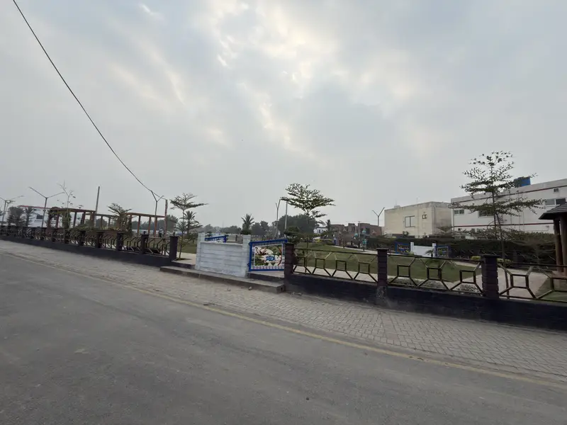 4 Marla Facing Park Plot For Sale Central Park B block All dues Paid B-381/21