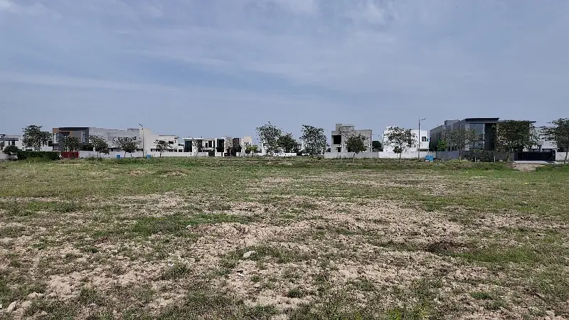 P BLOCK NEAR TO THIS GOOD LOCATION PLOT FOR SALE